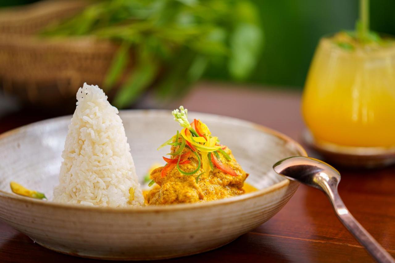 Shintana Saya La Maison Сием Реап Екстериор снимка A plate of nasi kandar