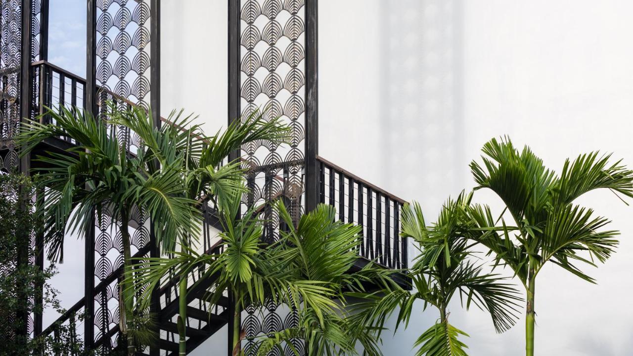 Shintana Saya La Maison Сием Реап Екстериор снимка The staircase