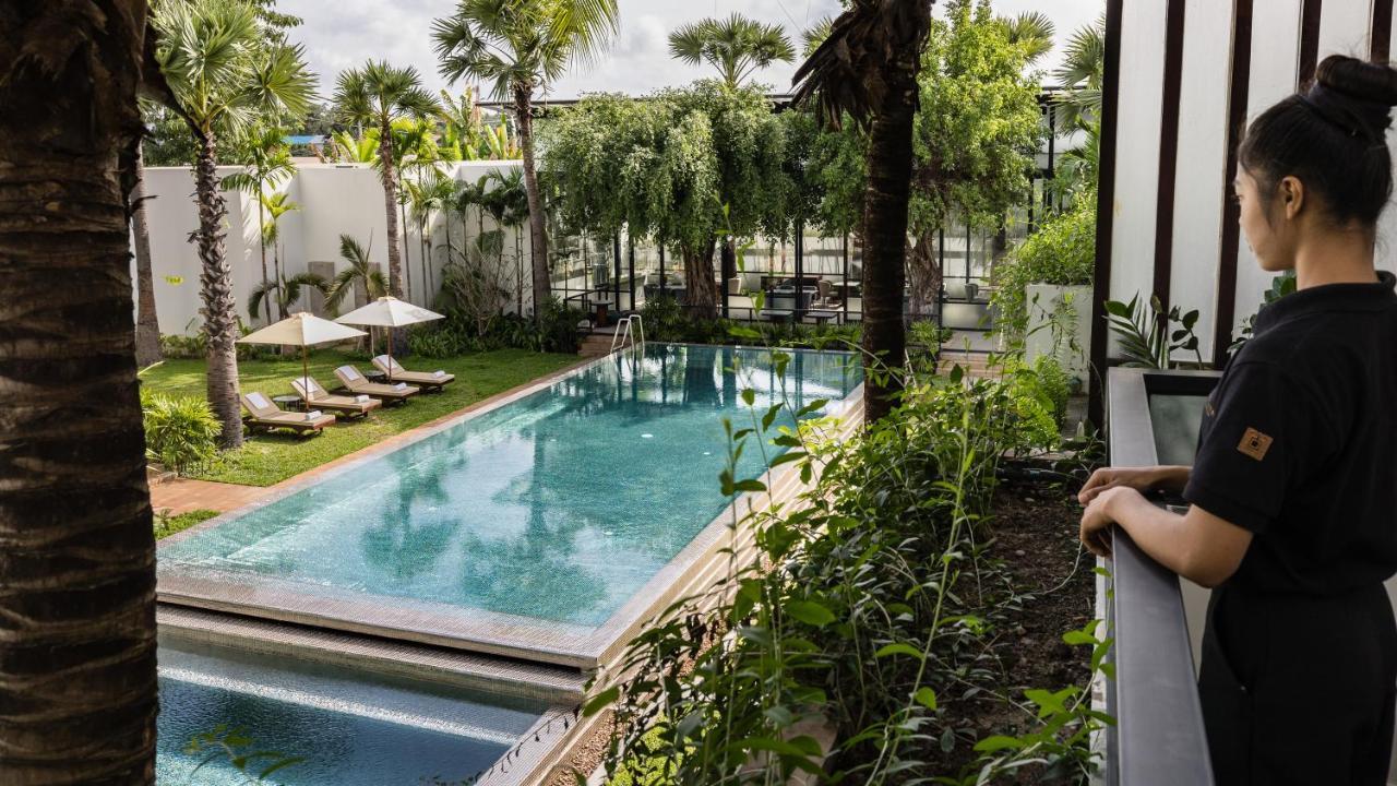 Shintana Saya La Maison Сием Реап Екстериор снимка The hotel's swimming pool
