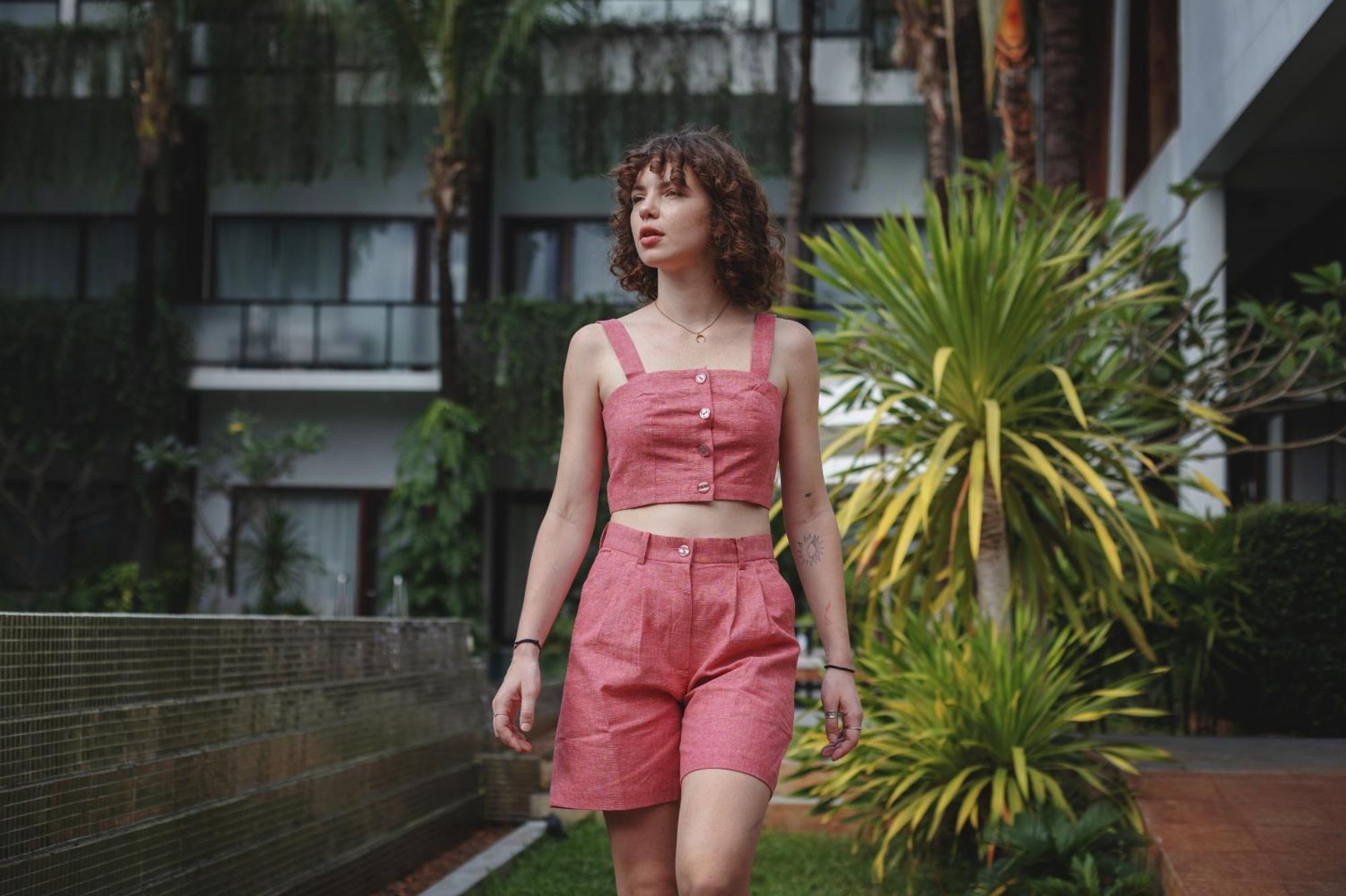 Shintana Saya La Maison Сием Реап Екстериор снимка A woman wearing a crop top